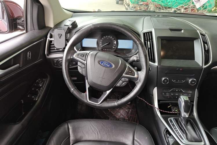 Used Ford Edge 2015 2.0T GTDi Two-Wheel-Drive High-Line Version Steering Wheel