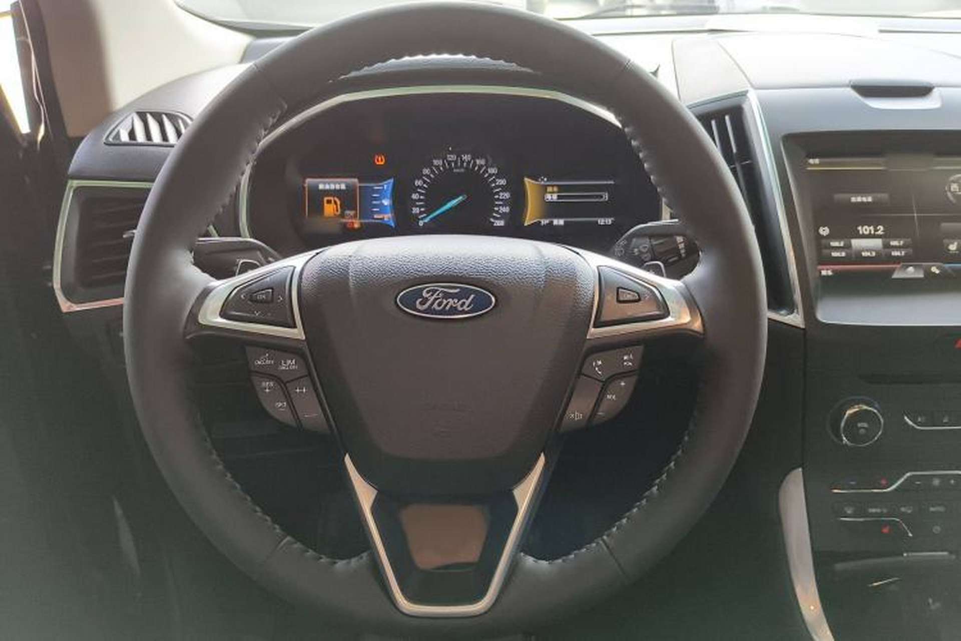 Used Ford Edge 2015 2.0T GTDi Two-Wheel-Drive High-Line Version Steering Wheel