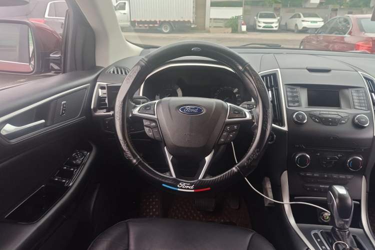 Used Ford Edge 2015 2.0T GTDi Two-Wheel-Drive Platinum Edition Steering Wheel
