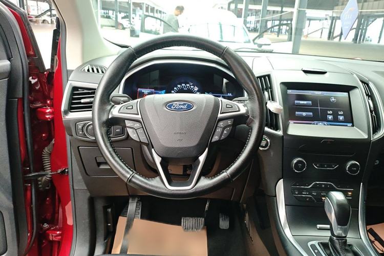 Used Ford Edge 2015 2.0T GTDi 4x4 High-Grade Model Steering Wheel