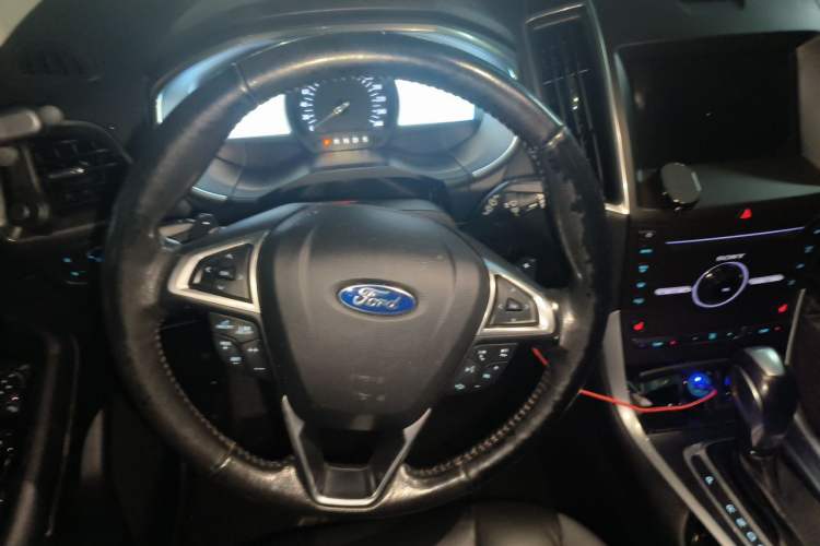Used Ford Edge 2015 2.7T GTDi 4x4 Sporty 7-Seater Steering Wheel