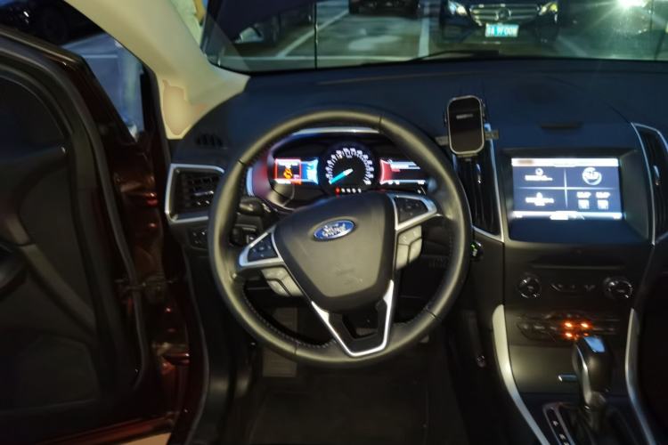 Used Ford Edge 2015 2.0T GTDi Two-Wheel-Drive High-Line Version Steering Wheel