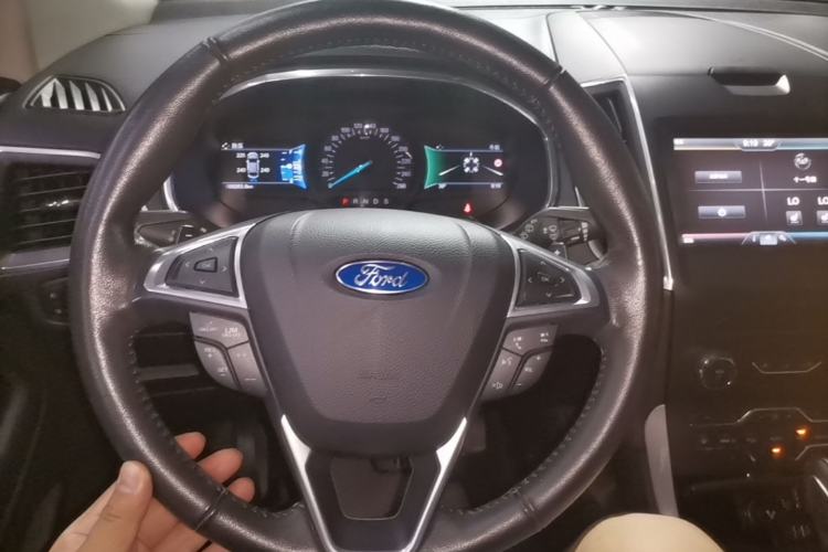 Used Ford Edge 2015 2.0T GTDi 4x4 High-Grade Model Steering Wheel