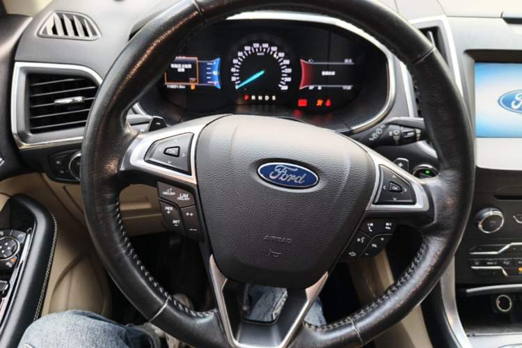 Used Ford Edge 2015 2.0T GTDi Two-Wheel-Drive High-Line Version Steering Wheel