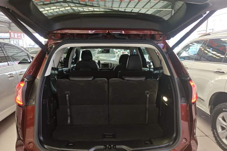 Used Ford Edge 2015 2.0T GTDi Two-Wheel-Drive High-Line Version Trunk