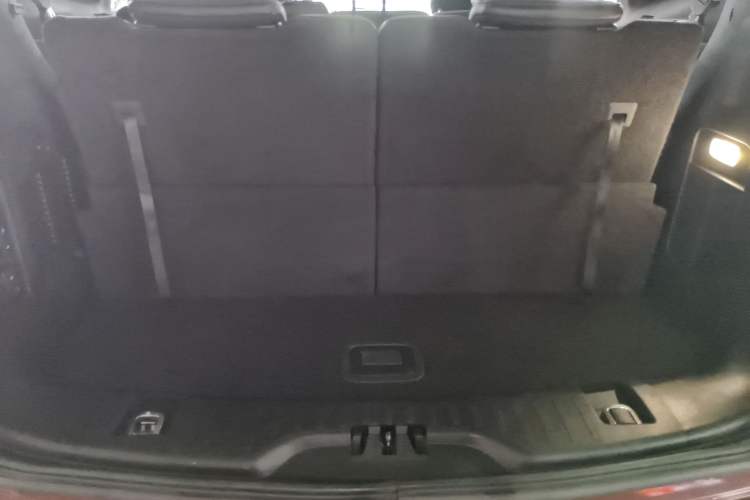 Used Ford Edge 2015 2.0T GTDi Two-Wheel-Drive High-Line Version Trunk