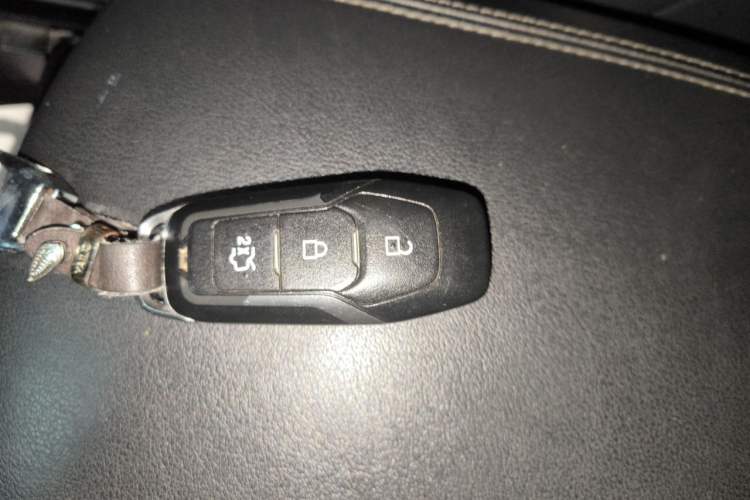 Used Ford Edge 2015 2.0T GTDi Four-Wheel Drive Prestige Model Vehicle Key