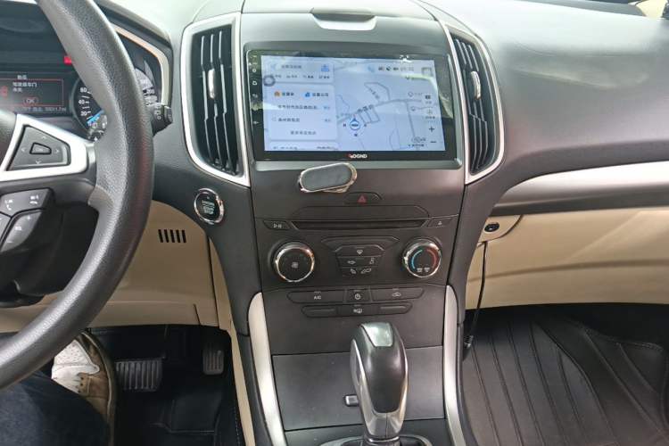 Used Ford Edge 2015 2.0T GTDi Two-Wheel-Drive Elite Edition Audio And AC Panel