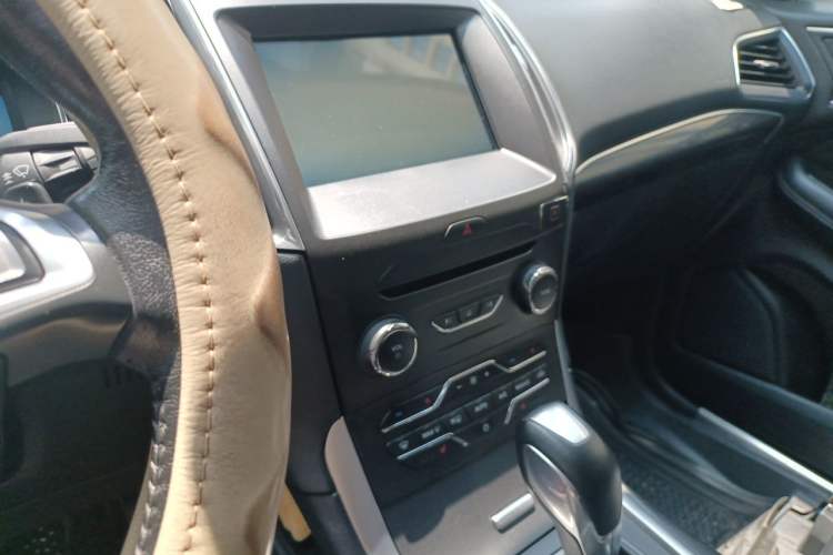 Used Ford Edge 2015 2.0T GTDi Two-Wheel-Drive High-Line Version Audio And AC Panel