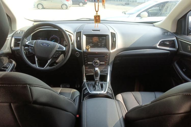 Used Ford Edge 2015 2.7T GTDi 4x4 Sporty 7-Seater Center Console