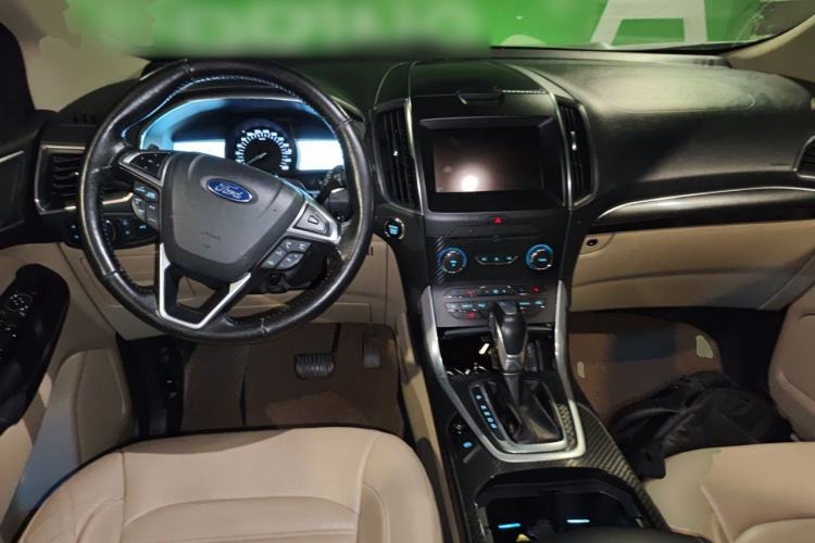 Used Ford Edge 2015 2.0T GTDi 4x4 High-Grade Model Center Console