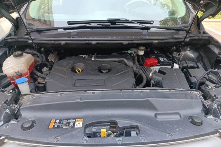 Used Ford Edge 2015 2.0T GTDi Two-Wheel-Drive High-Line Version Engine Bay