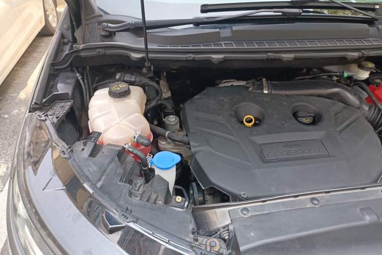 Used Ford Edge 2015 2.0T GTDi Two-Wheel-Drive High-Line Version Engine Bay Right