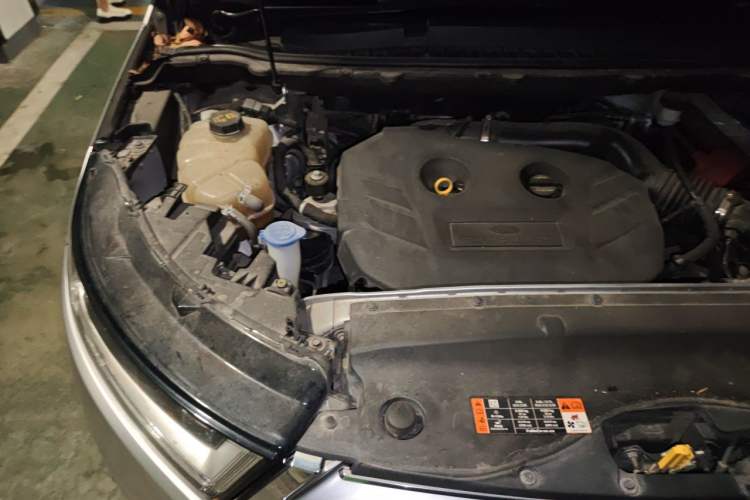 Used Ford Edge 2015 2.0T GTDi 4x4 High-Grade Model Engine Bay Right