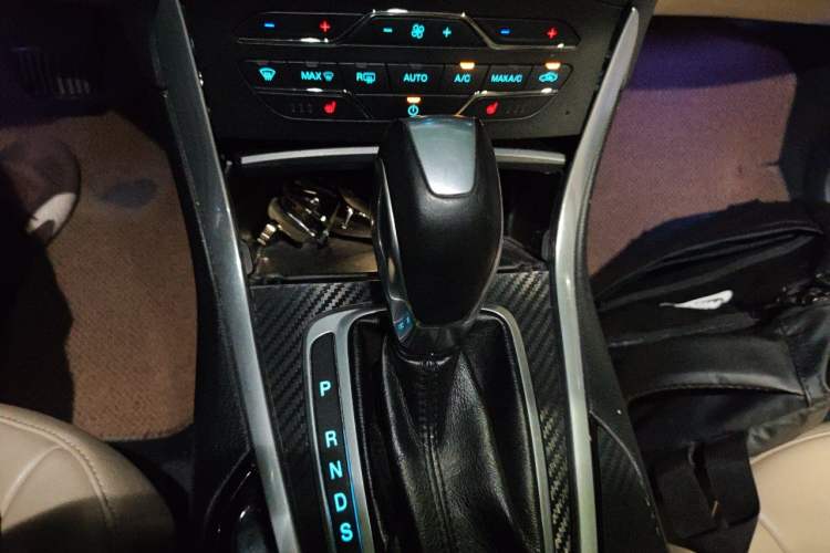 Used Ford Edge 2015 2.0T GTDi 4x4 High-Grade Model Gear Lever