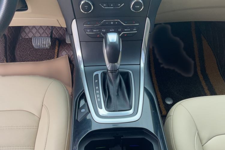 Used Ford Edge 2015 2.0T GTDi 4x4 High-Grade Model Interior 8