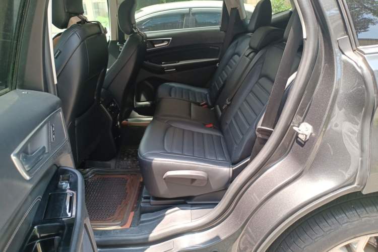 Used Ford Edge 2015 2.0T GTDi Two-Wheel-Drive High-Line Version Left Rear Seat