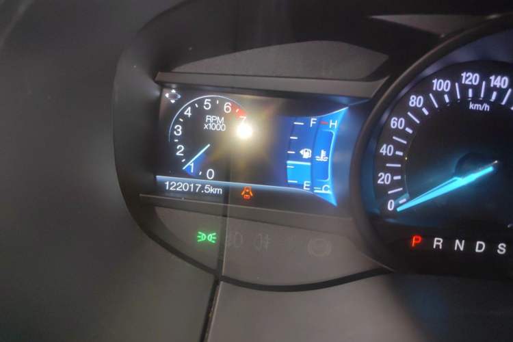 Used Ford Edge 2015 2.7T GTDi 4x4 Sporty 7-Seater Odometer Close Up