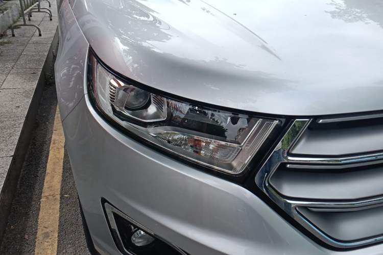 Used Ford Edge 2015 2.0T GTDi Two-Wheel-Drive Elite Edition Right Front Headlight