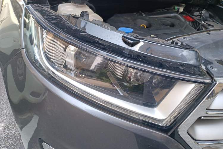 Used Ford Edge 2015 2.0T GTDi Two-Wheel-Drive High-Line Version Right Front Headlight