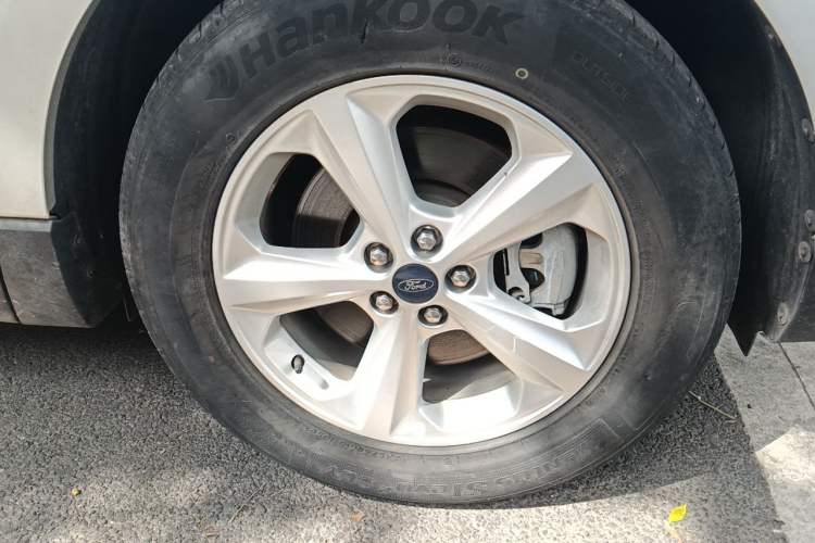 Used Ford Edge 2015 2.0T GTDi Two-Wheel-Drive Elite Edition Right Front Wheel Hub