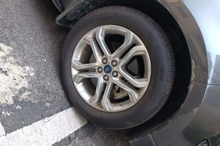 Used Ford Edge 2015 2.0T GTDi Two-Wheel-Drive High-Line Version Right Front Wheel Hub