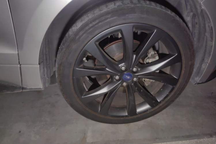 Used Ford Edge 2015 2.7T GTDi 4x4 Sporty 7-Seater Right Front Wheel Hub