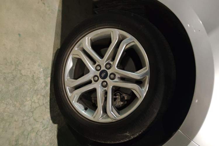 Used Ford Edge 2015 2.0T GTDi 4x4 High-Grade Model Right Front Wheel Hub