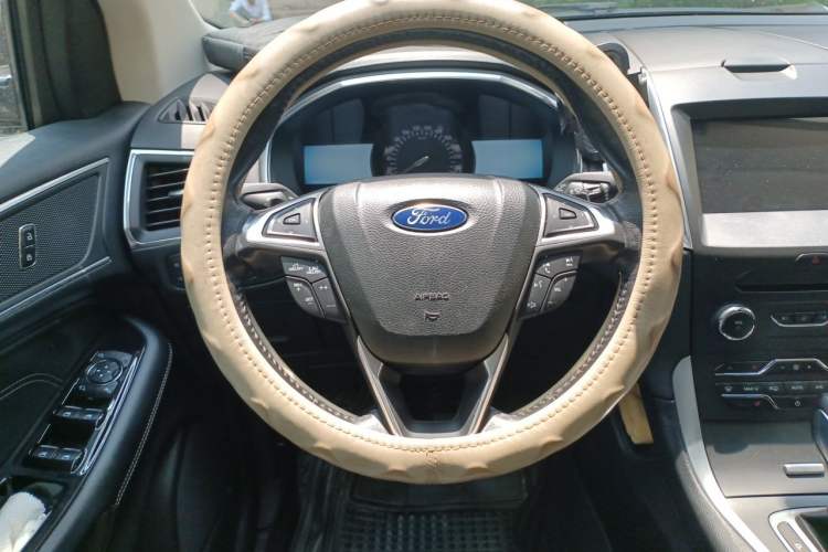 Used Ford Edge 2015 2.0T GTDi Two-Wheel-Drive High-Line Version Steering Wheel