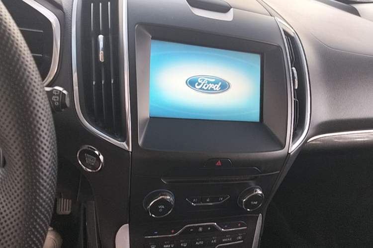 Used Ford Edge 2015 2.0T GTDi Two-Wheel-Drive High-Line Version Audio And AC Panel