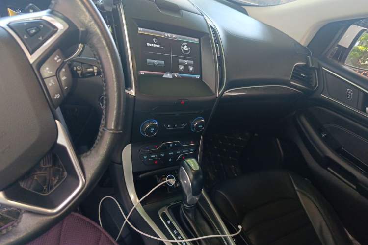 Used Ford Edge 2015 2.0T GTDi Two-Wheel-Drive High-Line Version Audio And AC Panel