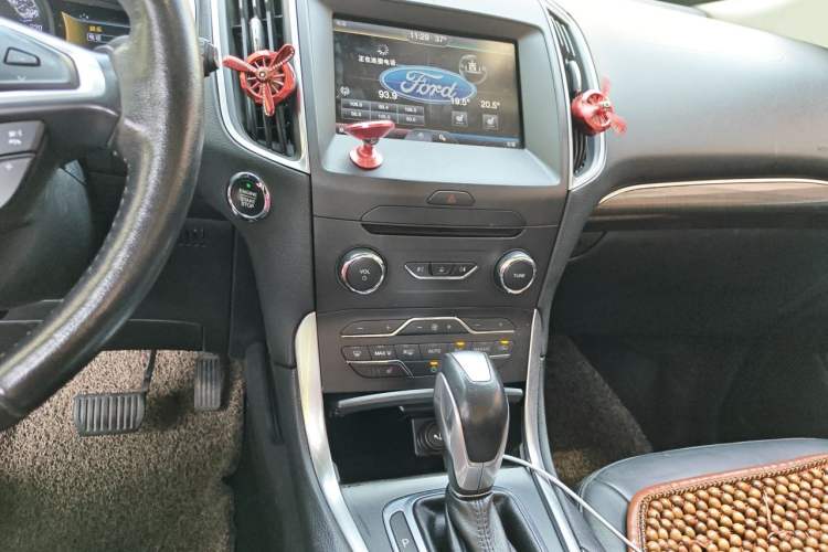 Used Ford Edge 2015 2.0T GTDi Two-Wheel-Drive High-Line Version Audio And AC Panel