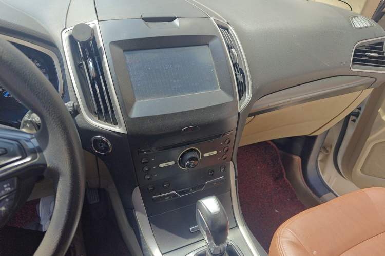 Used Ford Edge 2015 2.0T GTDi Two-Wheel-Drive Elite Edition Audio And AC Panel
