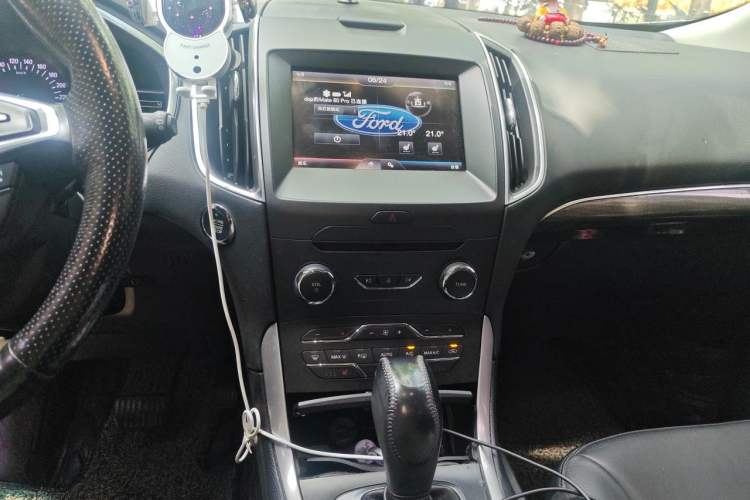 Used Ford Edge 2015 2.0T GTDi Two-Wheel-Drive High-Line Version Audio And AC Panel