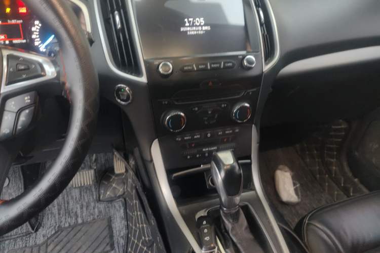 Used Ford Edge 2015 2.0T GTDi Two-Wheel-Drive Platinum Edition Audio And AC Panel
