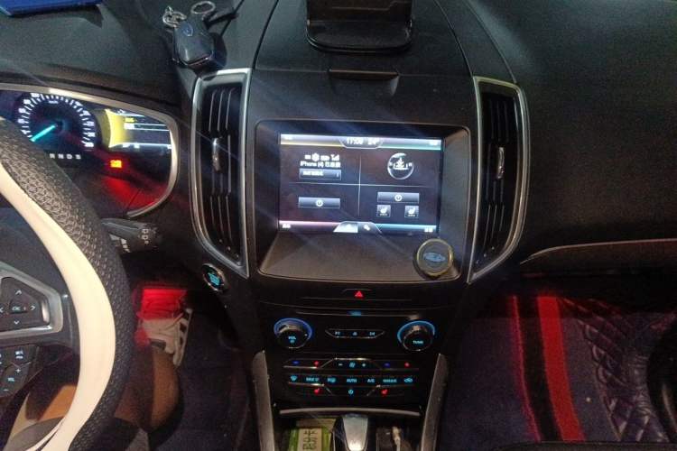Used Ford Edge 2015 2.0T GTDi Two-Wheel-Drive High-Line Version Audio And AC Panel