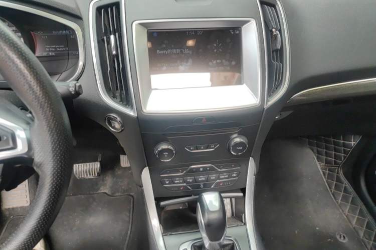 Used Ford Edge 2015 2.0T GTDi Two-Wheel-Drive High-Line Version Audio And AC Panel