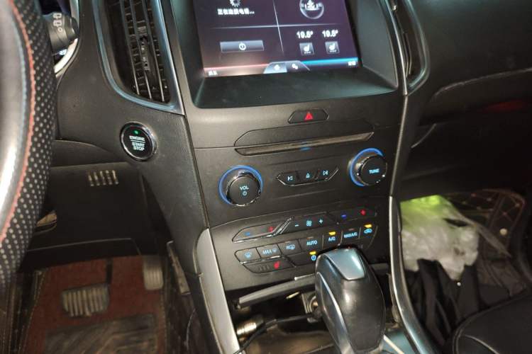 Used Ford Edge 2015 2.0T GTDi Two-Wheel-Drive High-Line Version Audio And AC Panel