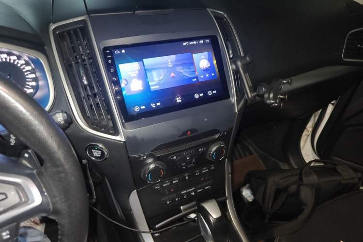 Used Ford Edge 2015 2.0T GTDi Two-Wheel-Drive Platinum Edition Audio And AC Panel