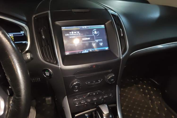 Used Ford Edge 2015 2.0T GTDi Two-Wheel-Drive High-Line Version Audio And AC Panel