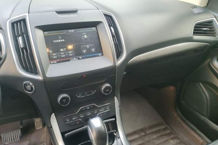 Used Ford Edge 2015 2.0T GTDi Two-Wheel-Drive High-Line Version Audio And AC Panel