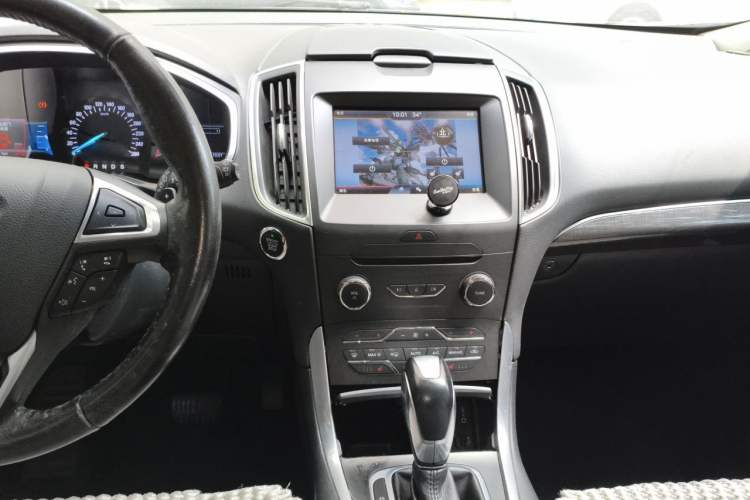 Used Ford Edge 2015 2.0T GTDi Two-Wheel-Drive High-Line Version Audio And AC Panel