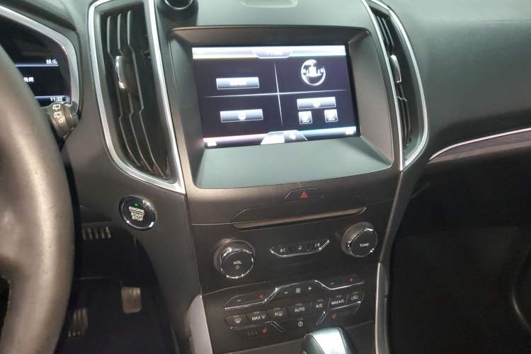 Used Ford Edge 2015 2.0T GTDi Two-Wheel-Drive High-Line Version Audio And AC Panel