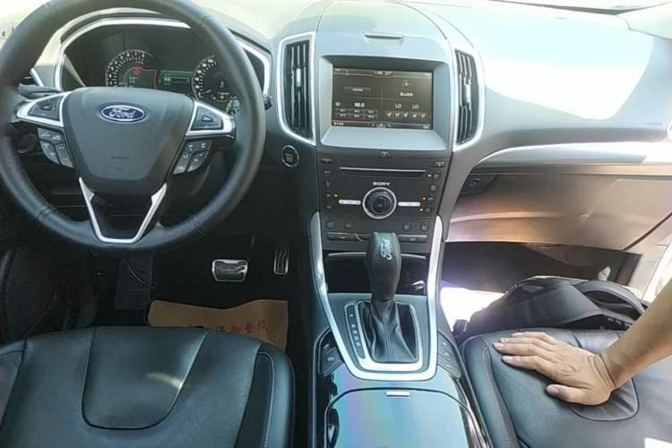 Used Ford Edge 2015 2.0T GTDi Four-Wheel Drive Prestige Model Audio And AC Panel