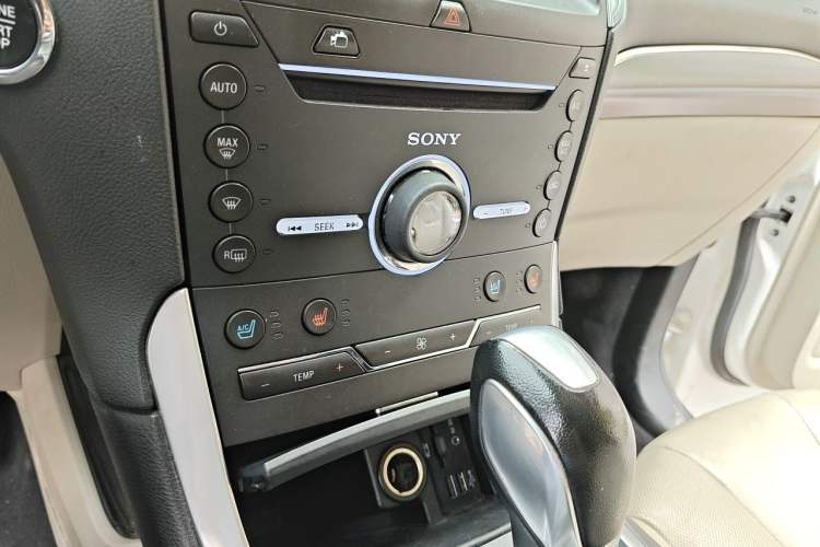 Used Ford Edge 2015 2.7T GTDi 4x4 Prestige 7-Seater Audio And AC Panel