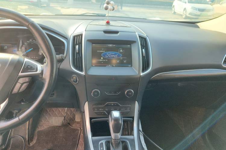 Used Ford Edge 2015 2.0T GTDi Two-Wheel-Drive High-Line Version Audio And AC Panel