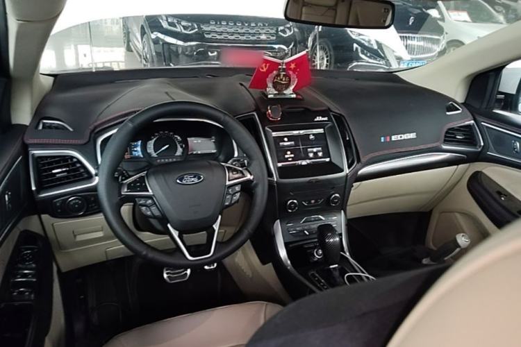Used Ford Edge 2015 2.0T GTDi 4x4 High-Grade Model Center Console