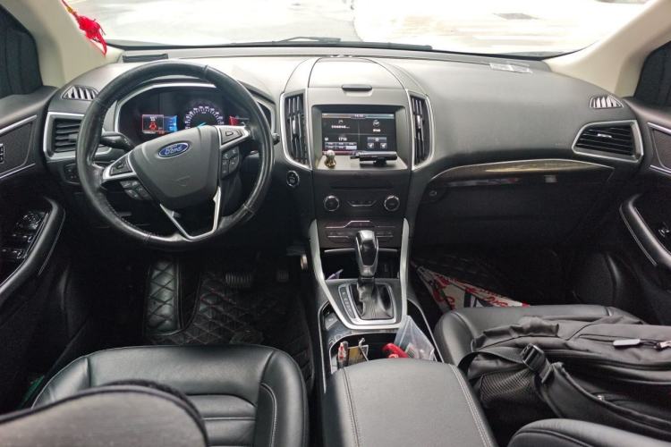 Used Ford Edge 2015 2.0T GTDi 4x4 High-Grade Model Center Console
