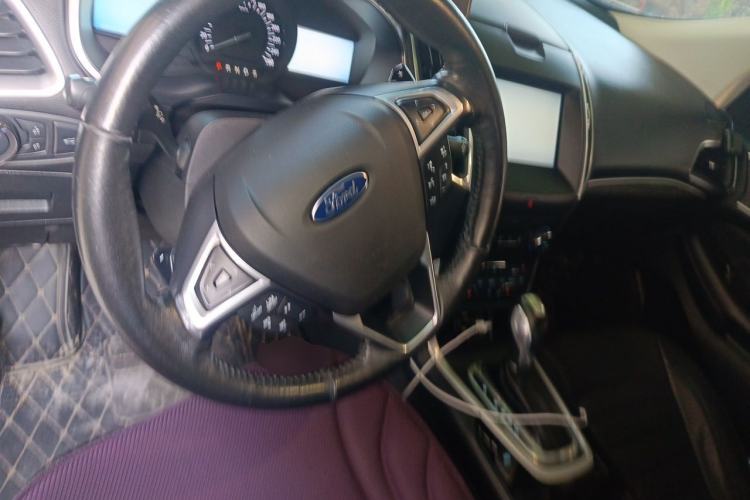 Used Ford Edge 2015 2.0T GTDi Two-Wheel-Drive High-Line Version Center Console