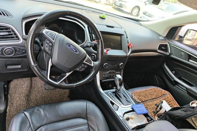 Used Ford Edge 2015 2.0T GTDi Two-Wheel-Drive High-Line Version Center Console